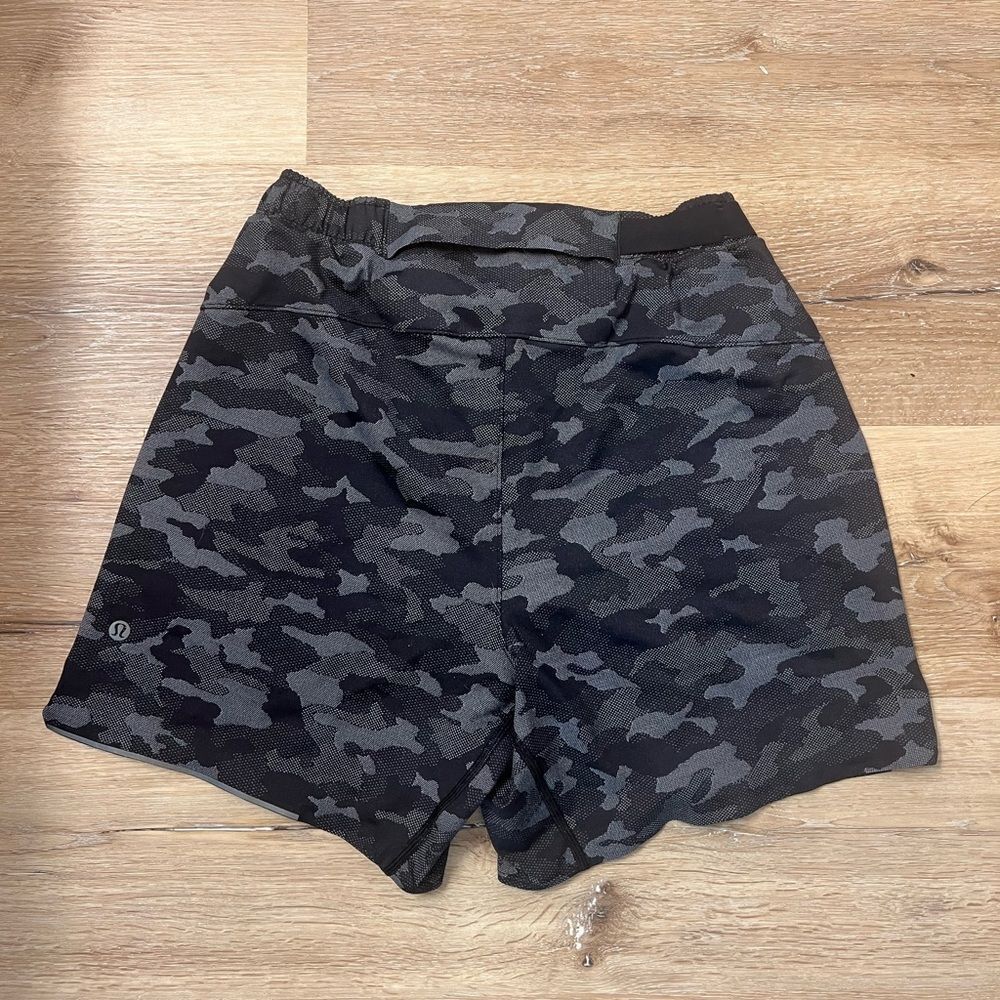 Lululemon 6 in Surge Lined Short - Picture 2 of 4